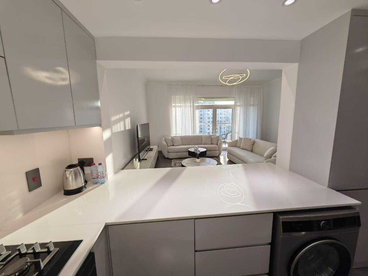2 Bedroom Front Apartment *
